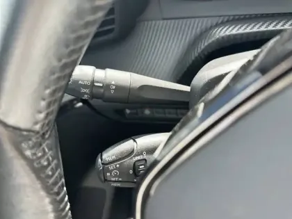 Photo 41 Peugeot 208  PureTech 100 S&S BVM6