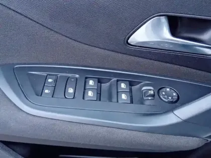 Photo 19 Peugeot 308  SW PureTech 110ch S&S BVM6 Active Pack