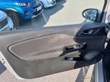 Photo 8 Opel Corsa  1.4 90 ch Design 120 ans