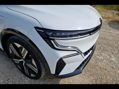 Photo 14 Renault Megane  E-Tech Electric EV60 220ch Iconic super charge -B