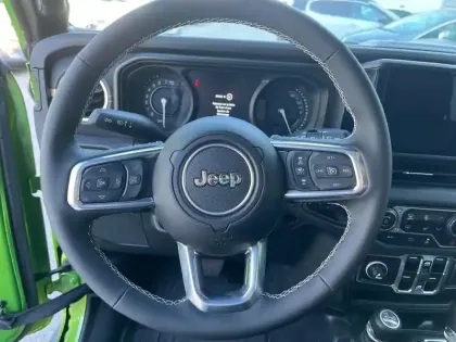 Photo 24 Jeep Wrangler  Unlimited 2.0 T 380ch 4xe Sahara Command Trac