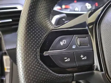 Photo 27 Peugeot 2008  PureTech 130 S&S EAT8