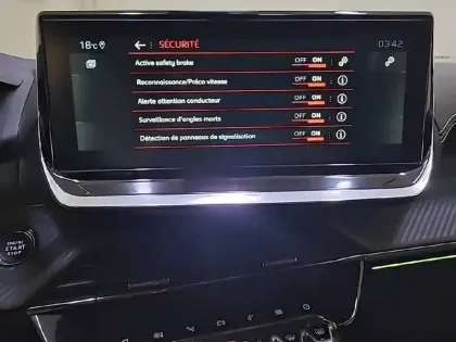 Photo 21 Peugeot 2008  PureTech 130 S&S EAT8