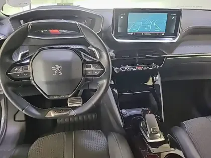 Photo 7 Peugeot 2008  PureTech 130 S&S EAT8