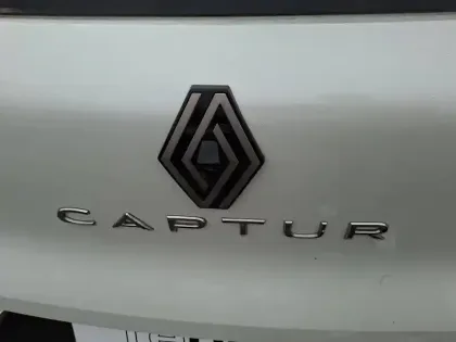 Photo 39 Renault Captur  E-Tech full hybrid 145 ch