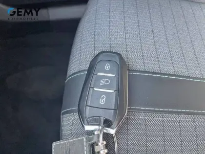 Photo 15 Peugeot 2008  PureTech 130 S&S BVM6