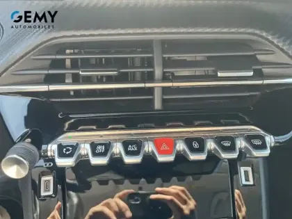 Photo 14 Peugeot 2008  PureTech 130 S&S BVM6