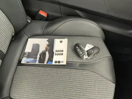 Photo 15 Peugeot 3008  Puretech 130ch S&S BVM6 Allure Pack