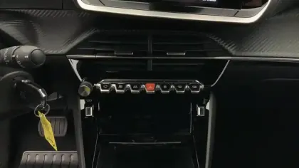 Photo 12 Peugeot 2008  PureTech 130 S&S EAT8 Allure