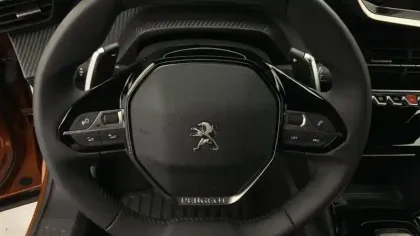 Photo 19 Peugeot 2008  PureTech 130 S&S EAT8 Allure