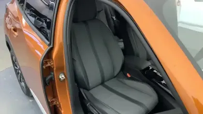 Photo 8 Peugeot 2008  PureTech 130 S&S EAT8 Allure