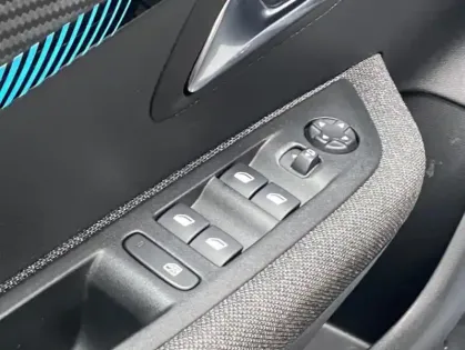 Photo 10 Peugeot 208 II Electrique 136ch Style