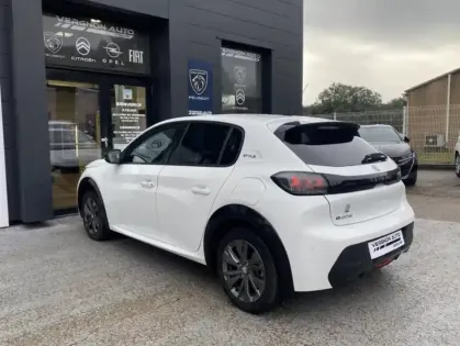 Photo 16 Peugeot 208 II Electrique 136ch Style