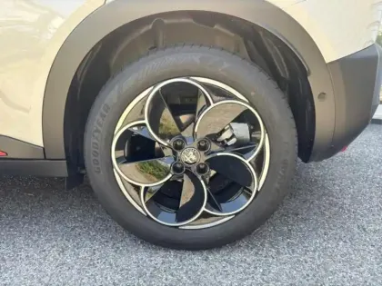 Photo 10 Alfa Romeo Junior  1.2 Ibrida 136ch Speciale DCT6