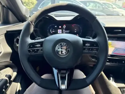 Photo 11 Alfa Romeo Junior  1.2 Ibrida 136ch Speciale DCT6