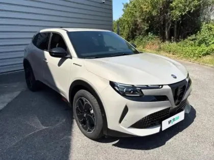 Photo 2 Alfa Romeo Junior  1.2 Ibrida 136ch Speciale DCT6