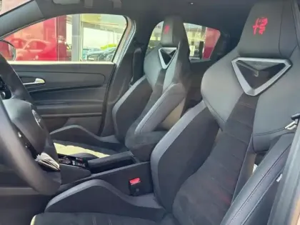 Photo 8 Alfa Romeo Junior  1.2 Ibrida 136ch Speciale DCT6