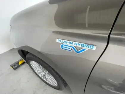 Photo 9 Mitsubishi Outlander  PHEV Twin Motor Business 4WD Euro6d-T EVAP 5cv