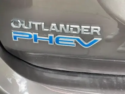 Photo 5 Mitsubishi Outlander  PHEV Twin Motor Business 4WD Euro6d-T EVAP 5cv