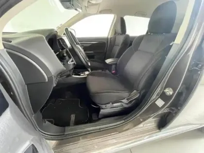 Photo 14 Mitsubishi Outlander  PHEV Twin Motor Business 4WD Euro6d-T EVAP 5cv