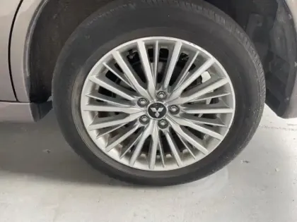 Photo 8 Mitsubishi Outlander  PHEV Twin Motor Business 4WD Euro6d-T EVAP 5cv