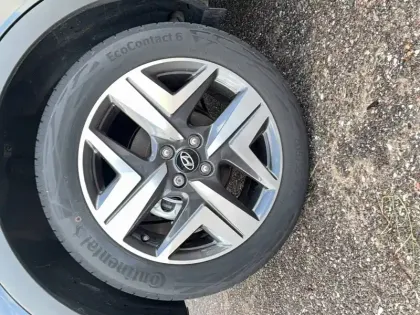 Photo 8 Hyundai Bayon  1.0 T-GDi 100 Hybrid 48V