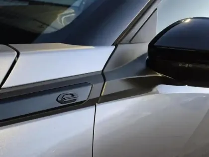 Photo 6 Peugeot 2008  e- 136ch GT Line