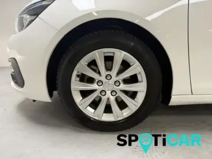 Photo 10 Peugeot 308  SW 1.2 PureTech 110ch E6.3 S&S Style