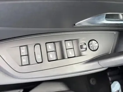 Photo 36 Peugeot 308  SW Electrique 54 kWh 156ch