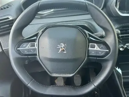 Photo 9 Peugeot 2008  e- 136ch Allure