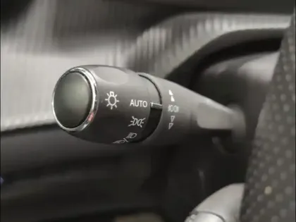 Photo 40 Peugeot 2008  e- 136ch Allure