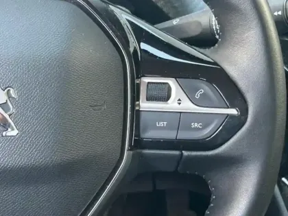 Photo 12 Peugeot 2008  e- 136ch Allure