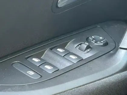 Photo 14 Peugeot 2008  e- 136ch Allure