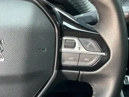 Photo 27 Peugeot 2008  e- 136ch Allure