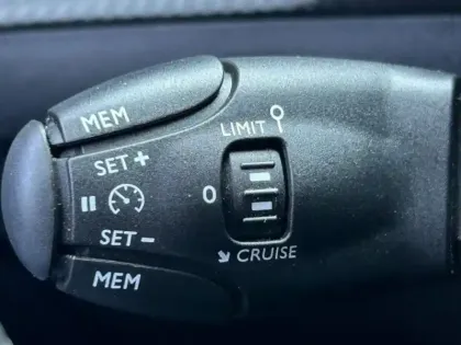 Photo 12 Peugeot 2008 Gén. II Ph1 Allure Business 5