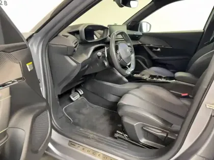 Photo 8 Peugeot 2008  PureTech 130 S&S EAT8