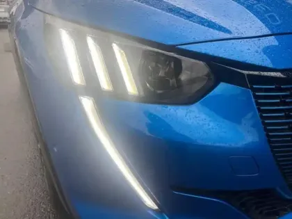 Photo 13 Peugeot 208  Electrique 50 kWh 136ch GT