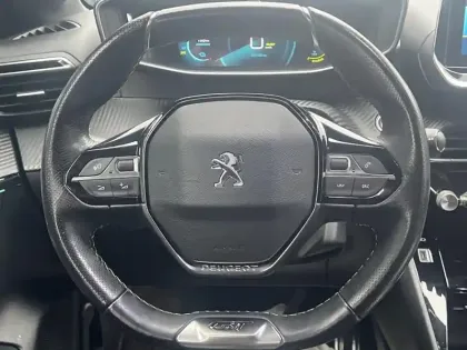 Photo 11 Peugeot 208  Electrique 50 kWh 136ch GT