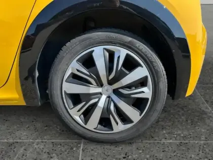 Photo 13 Peugeot 208  e- 136ch Active