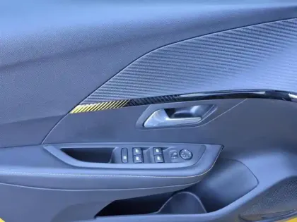 Photo 11 Peugeot 208  1.2 PureTech 100ch S&S Roadtrip 118g