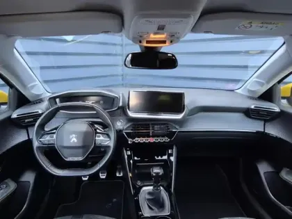 Photo 14 Peugeot 208  1.2 PureTech 100ch S&S Roadtrip 118g