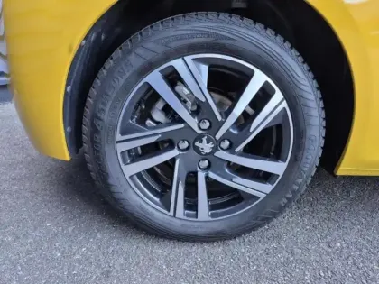 Photo 7 Peugeot 208  1.2 PureTech 100ch S&S Roadtrip 118g