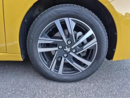 Photo 6 Peugeot 208  1.2 PureTech 100ch S&S Roadtrip 118g