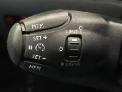 Photo 8 Peugeot 208  e- 136ch GT