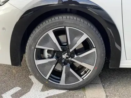 Photo 5 Peugeot 208  e- 136ch GT