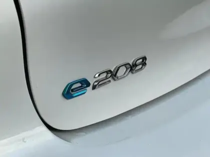 Photo 7 Peugeot 208  e- 136ch GT