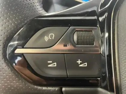 Photo 9 Peugeot 208  e- 136ch GT