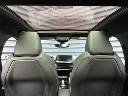 Photo 14 Peugeot 208  e- 136ch GT