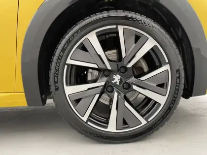 Photo 17 Peugeot 208  PureTech 100 S&S BVM6