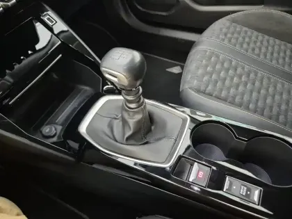 Photo 12 Peugeot 2008  PureTech 130 S&S BVM6